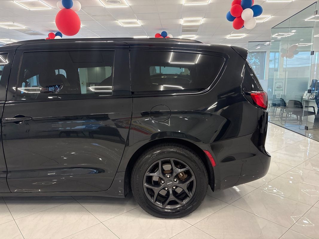 Used 2019 Chrysler Pacifica Touring-L Plus w/ Advanced Safetytec Group FWD image 7