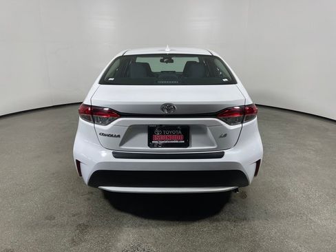 Used 2021 Toyota Corolla LE image 4