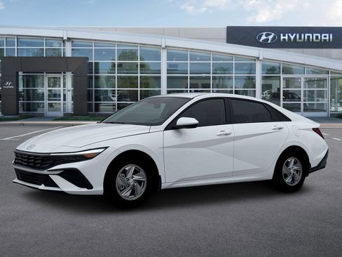 New 2026 Hyundai Elantra SE FWD image 2