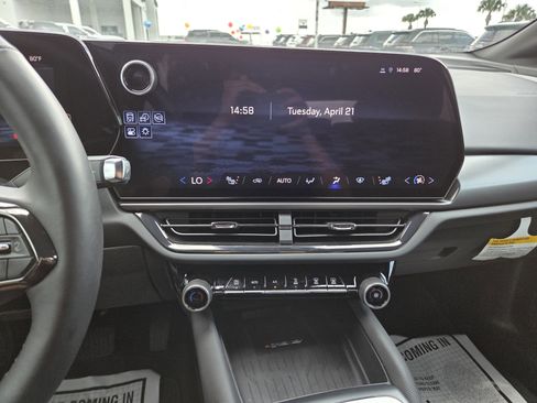 Used 2025 Chevrolet Equinox EV RS FWD image 34