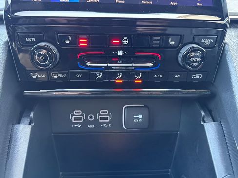 Used 2025 Jeep Grand Cherokee L Limited image 16