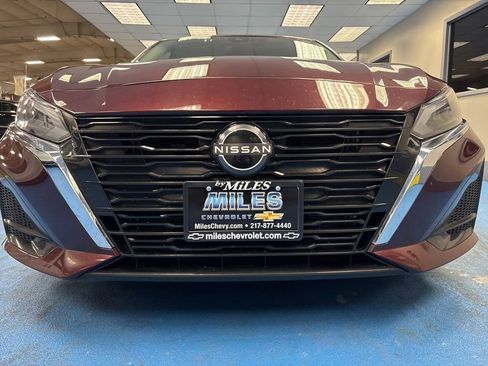 Used 2024 Nissan Altima 2.5 SV FWD image 12