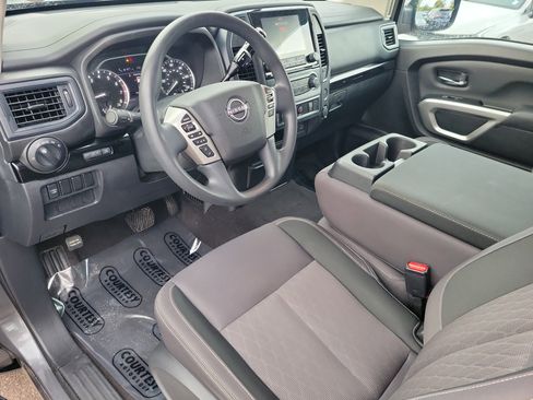 Used 2023 Nissan Titan SV image 21