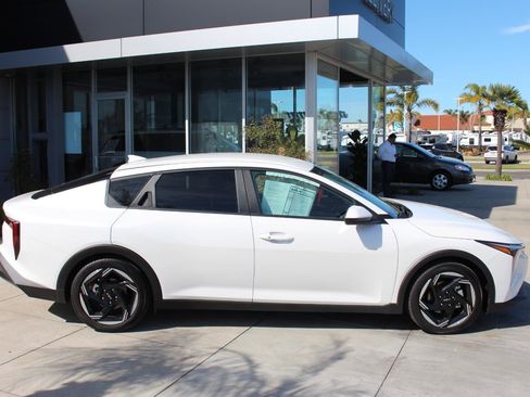 Used 2025 Kia K4 EX image 10
