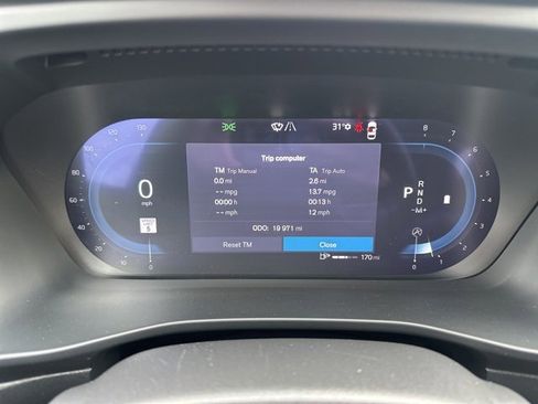 Certified 2025 Volvo XC40 B5 Core image 25