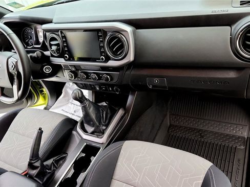 Used 2023 Toyota Tacoma TRD Off-Road w/ Technology Package image 15