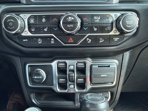 Used 2020 Jeep Wrangler Unlimited Sahara AWD/4WD image 30
