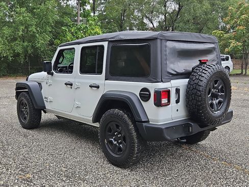 Used 2018 Jeep Wrangler Unlimited Sport image 3