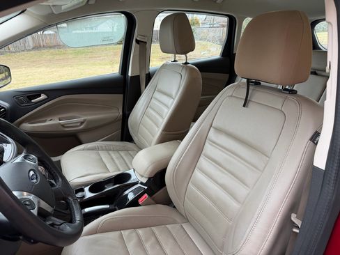 Used 2017 Ford C-MAX Energi Titanium w/ Equipment Group 501A image 19