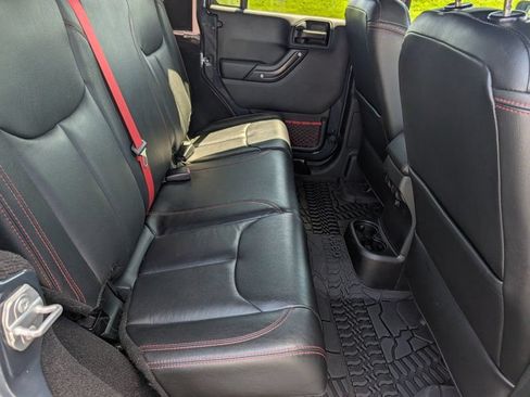 Used 2017 Jeep Wrangler Unlimited Rubicon AWD/4WD image 26