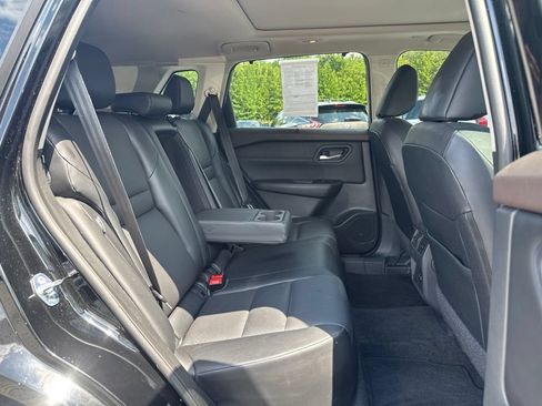 Used 2023 Nissan Rogue SV w/ SV Premium Package AWD/4WD image 11