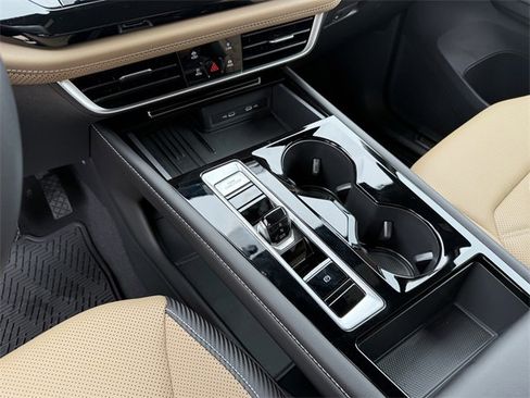 Certified 2025 Volkswagen Atlas Cross Sport SE image 16