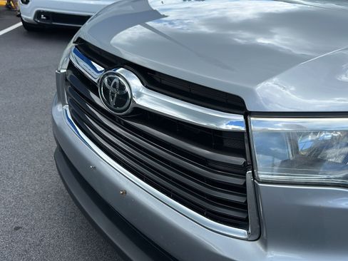 Used 2016 Toyota Highlander Limited w/ Driver Technology Package FWD image 14