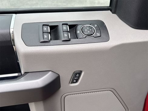 Used 2020 Ford F150 XLT image 19