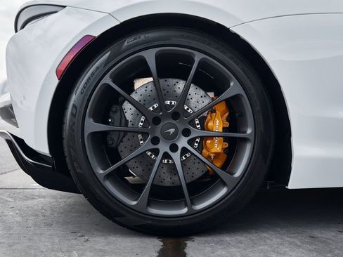 Used 2025 McLaren Artura Spider image 25