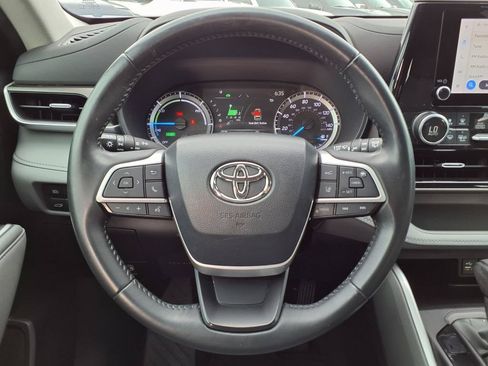 Used 2023 Toyota Highlander LE FWD image 31