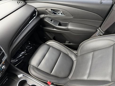 Used 2022 Chevrolet Traverse Premier image 17