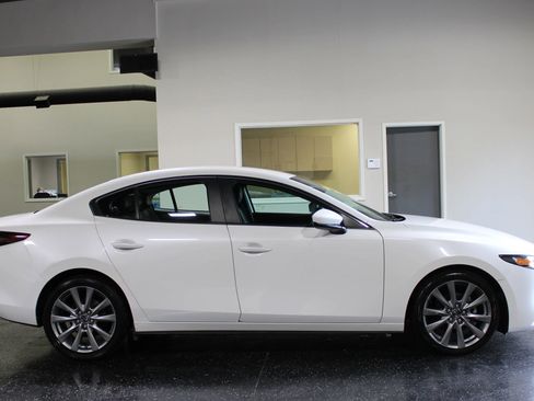 Used 2021 MAZDA MAZDA3 s FWD image 2