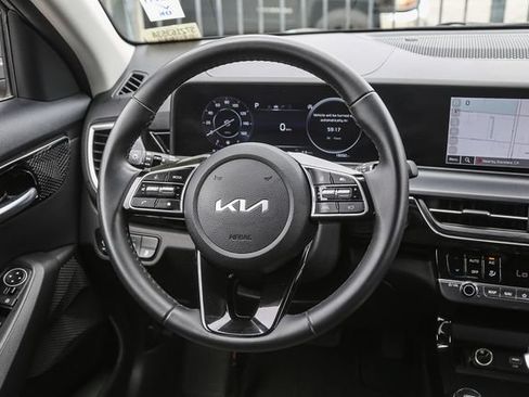 Used 2024 Kia Seltos S AWD/4WD image 16