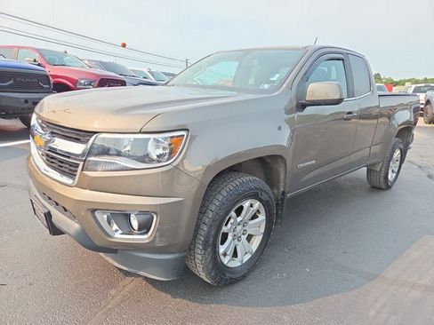 Used 2017 Chevrolet Colorado LT w/ LT Convenience Package AWD/4WD image 2