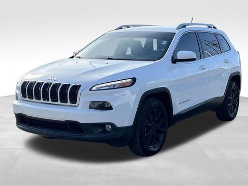 Used 2016 Jeep Cherokee Latitude image 3