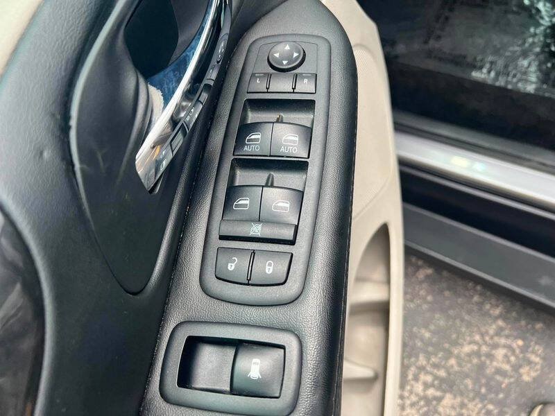 Used 2017 Dodge Grand Caravan SE w/ Power Window Group FWD image 17