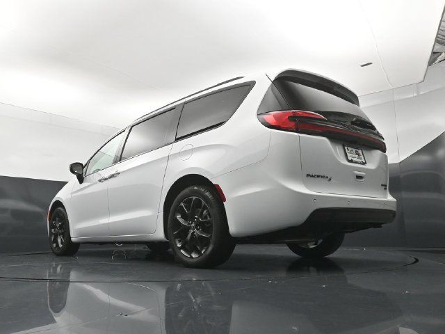 Used 2026 Chrysler Pacifica Limited w/ S Appearance Package AWD/4WD image 22