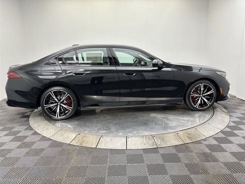 New 2026 BMW 550e xDrive AWD/4WD image 17