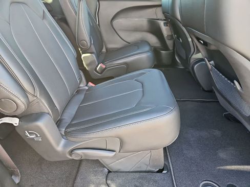 New 2026 Chrysler Pacifica Select image 20