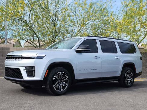 New 2026 Jeep Grand Wagoneer L 4WD w/ Premium Group I image 17