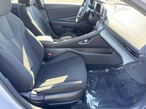 Used 2025 Hyundai Elantra Sport FWD image 19