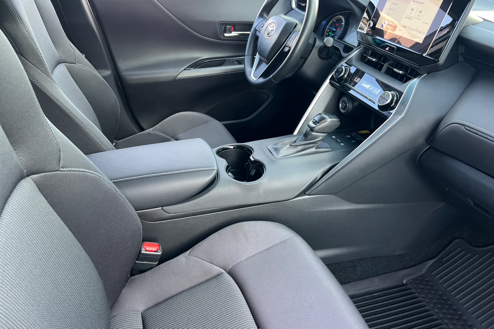 Certified 2024 Toyota Venza LE AWD/4WD image 16