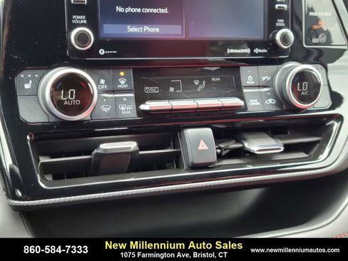 Used 2021 Toyota Highlander XSE image 24