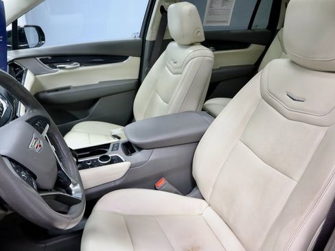 Used 2023 Cadillac XT6 Premium Luxury w/ Technology Package image 26