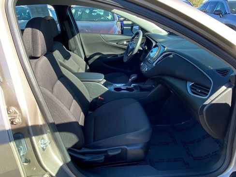 Used 2024 Chevrolet Malibu LT image 38