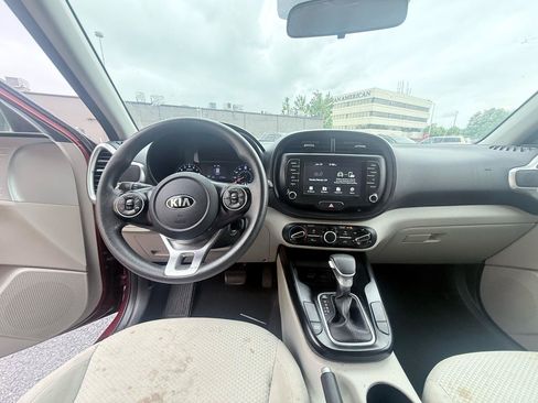 Used 2020 Kia Soul LX FWD image 17
