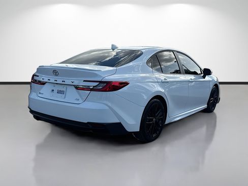 Used 2025 Toyota Camry SE FWD image 3