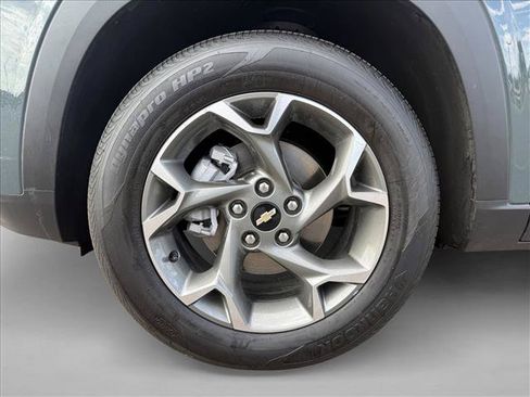 Used 2025 Chevrolet Trax LT w/ LT Convenience Package FWD image 27