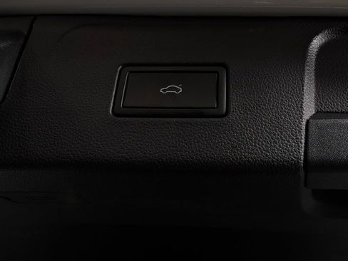 Used 2023 Volkswagen Atlas SE image 30