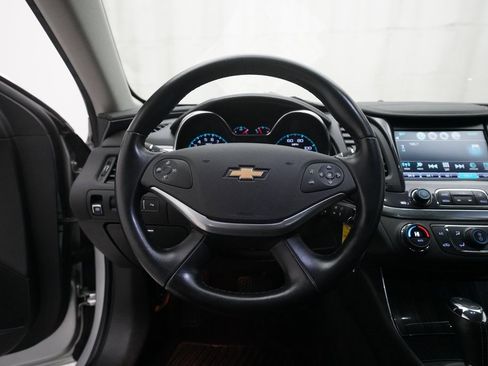 Used 2016 Chevrolet Impala LT w/ Convenience Package image 4