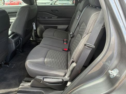 Used 2025 Nissan Pathfinder SV image 36