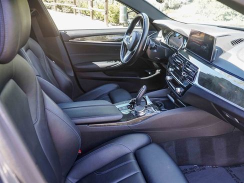 Used 2019 BMW 530e w/ M Sport Package image 23