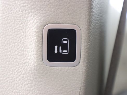 Used 2024 Chrysler Pacifica Touring-L FWD image 35