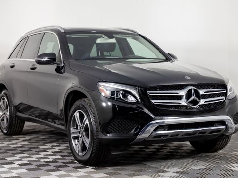 Used 2019 Mercedes-Benz GLC 300 4MATIC w/ Premium Package image 12