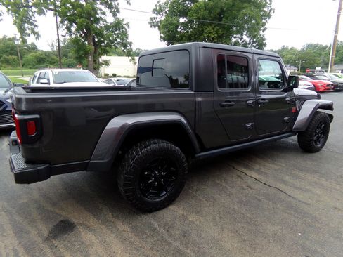 Used 2021 Jeep Gladiator Sport image 3