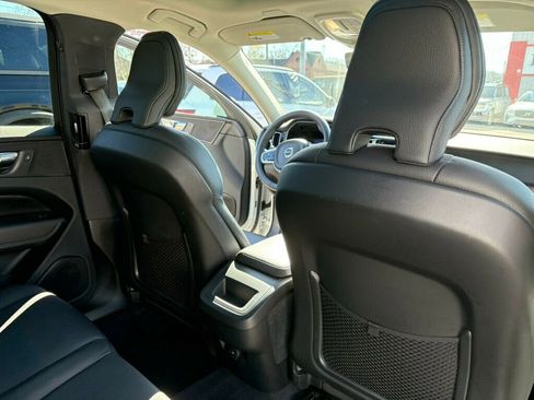 Used 2023 Volvo XC60 B5 Plus image 21