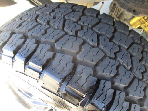 Used 2018 Chevrolet Colorado ZR2 image 14