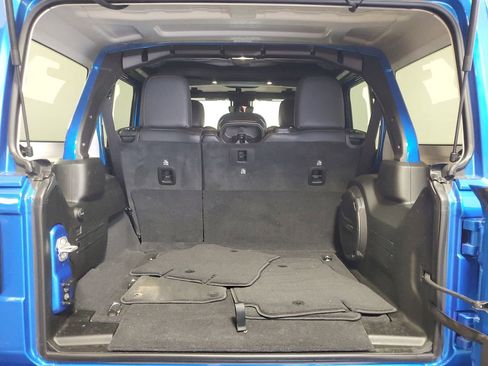 Used 2025 Jeep Wrangler Sahara image 25