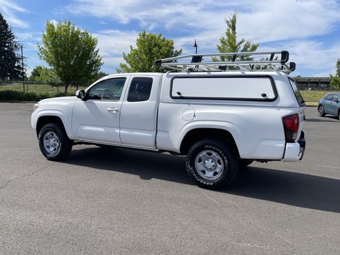 Used 2022 Toyota Tacoma SR RWD image 3