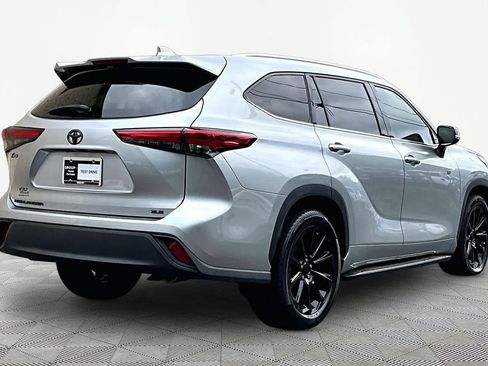 Used 2022 Toyota Highlander XLE FWD image 13